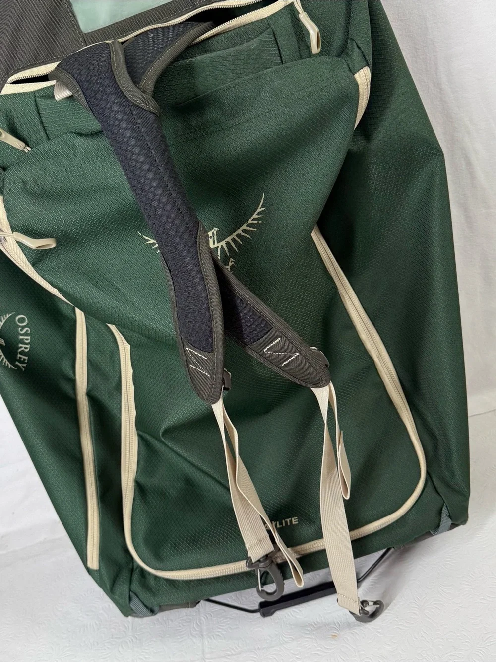 E1 Osprey Daylite Wheeled Green Duffel Bag Luggage 85L - (Excellent Condition)